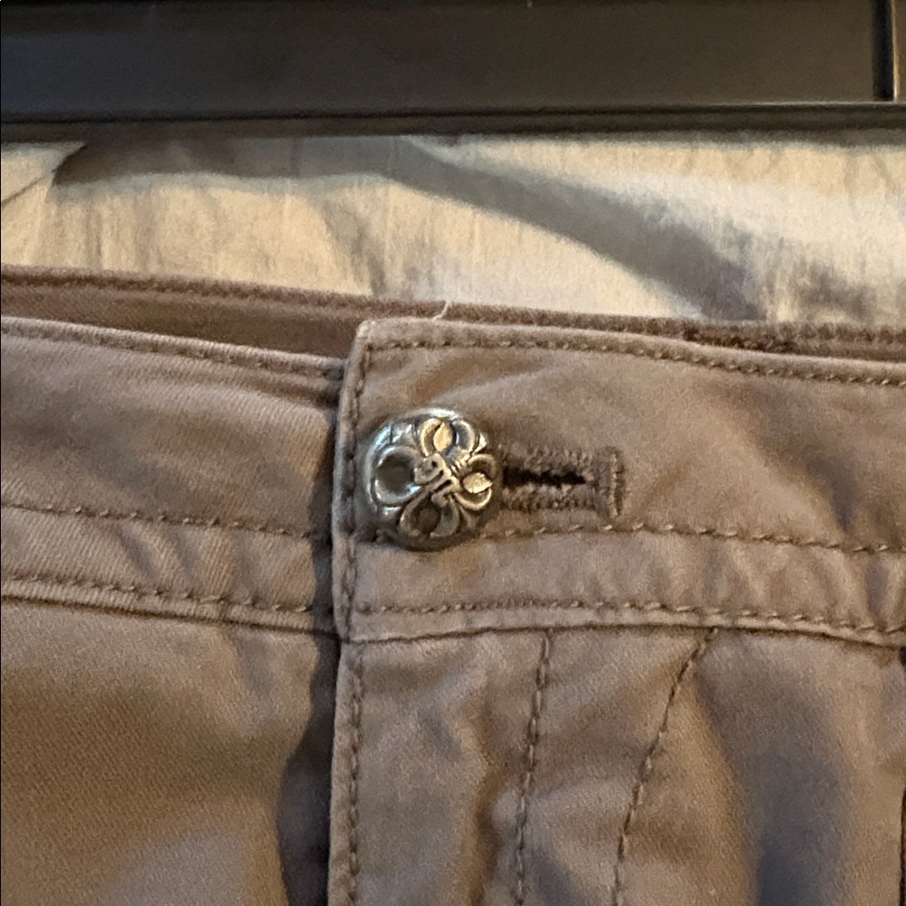 Miss Me Capri Y2K Lowrise cargo with lace, rhinestones and Pickets. EUC size 26 - Picture 5 of 14